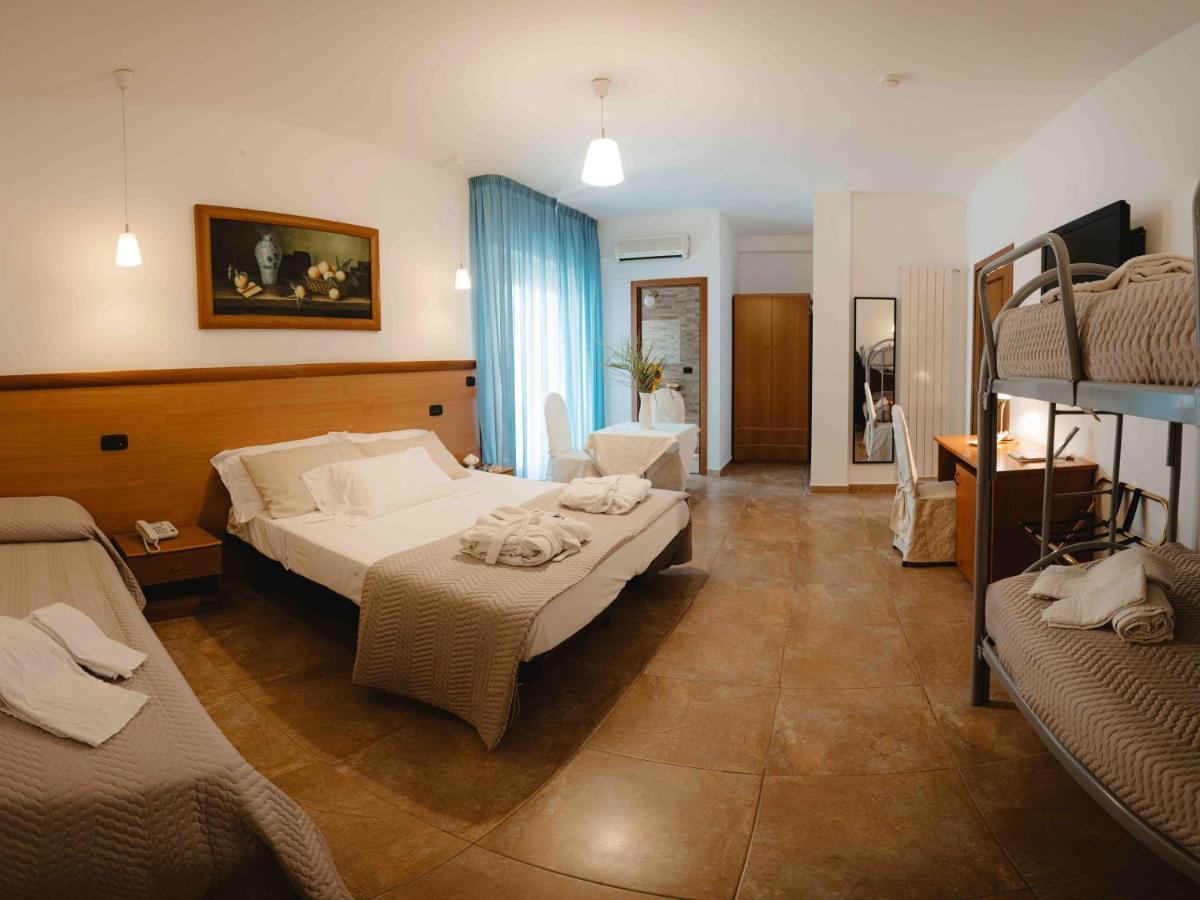 Hotel Accord Le Rose Palagiano